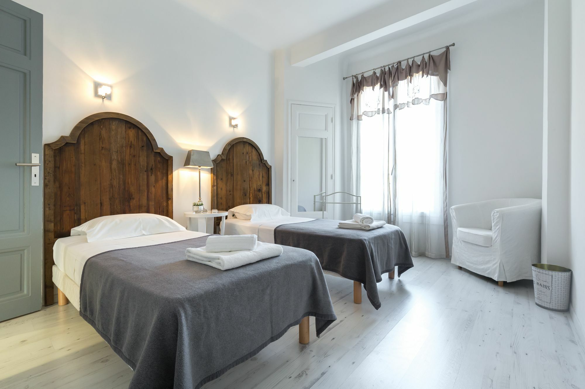 Centrally Located Modern 2 Bed Apartment In Cannes With Aircon And High Ceilings And Modern Design 696 Buitenkant foto